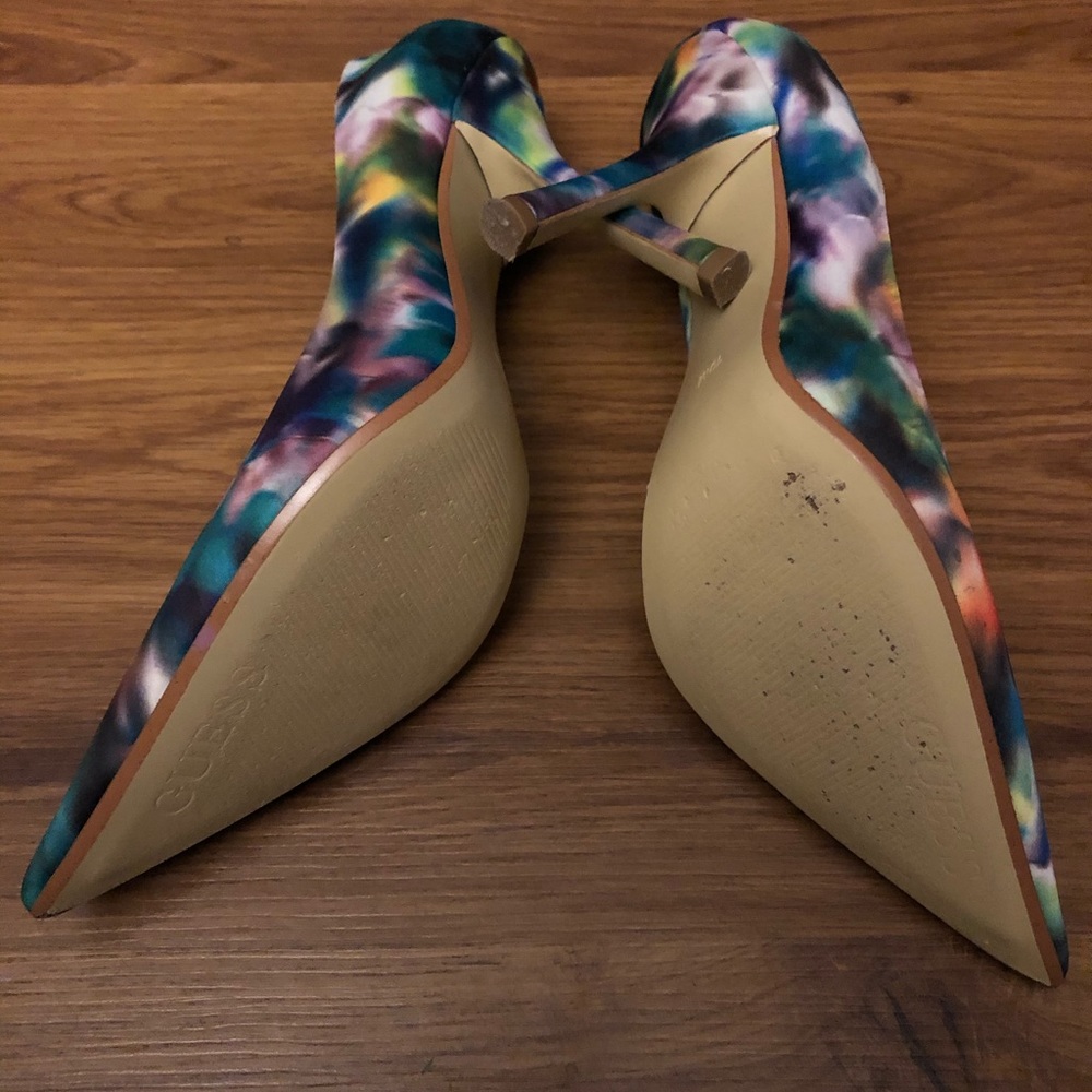 Unique Guess Pointed Toe Pumps - image 6
